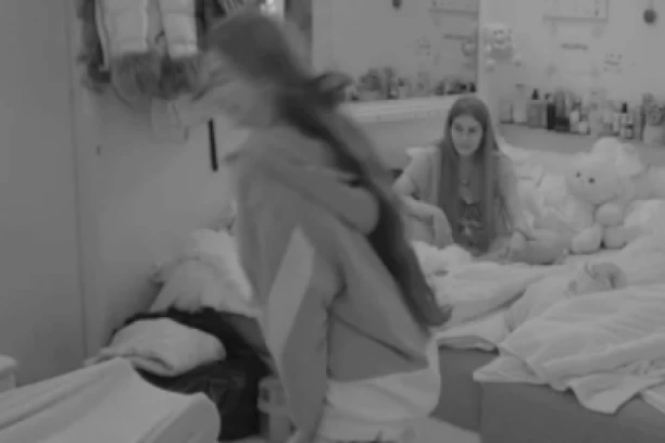 POČEO JE KARAMBOL: Maja uletela u spavaću sobu i krenula žestoko da provocira Dalilu, a onda je USLEDILO OVO! (VIDEO)