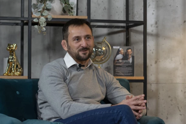 OTKRIVENO KO JE ELENA IZ MIHAJLOVOG ROMANA: Podignuta prava BURA na estradi, u pitanju je POZNATA VODITELJKA!