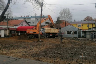 REKONSTRUKCIJA ZELENE PIJACE U KLADOVU UVELIKO U TOKU: Investicija vredna 6 miliona dinara