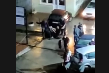 DETALJI KRVAVOG OBRAČUNA U KOSOVSKOJ MITROVICI: Tuča počela u kafiću pa se završila na ulici, uhapšena četiri mladića i JEDNA DEVOJKA (VIDEO)
