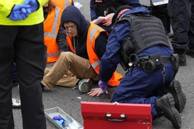 MASOVNA HAPŠENJA DEMONSTRANATA I ZATVORSKE KAZNE: Ovako izgleda obračun države sa onima koji blokiraju puteve