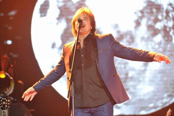 OVO JE ŽENA ALENA ISLAMOVIĆA: Ukrala mu je srce pre 42 godine, a upoznali su se kada je ona imala 16 godina! (FOTO)