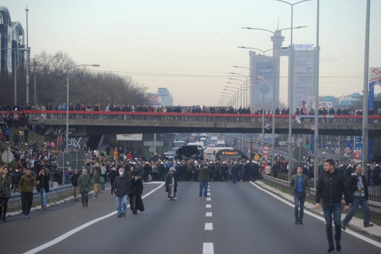OTKRIVAMO PRLJAV PLAN OPOZICIJE! Blokada auto-puteva u Srbiji na 24 sata: Konačan cilj izazvati GRAĐANSKI RAT!