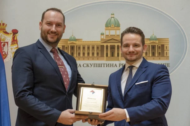 PROBUĐENA NADA! STEFAN KRKOBABIĆ DOBIO POVELJU ZA NAJINKLUZIVNIJU INICIJATIVU GODINE: U parlament da uđe najmanje 30 osoba sa invaliditetom