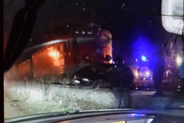 Zadobila teške povrede glave! Devojku udario voz u Nišu!