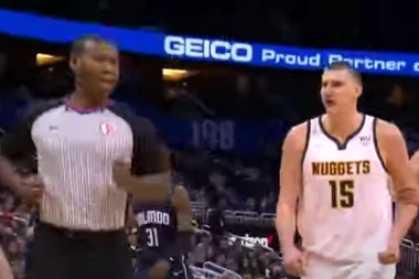 PONOVO IZGUBIO KONTROLU: Razjareni Jokić hteo da bije sudiju! (VIDEO)