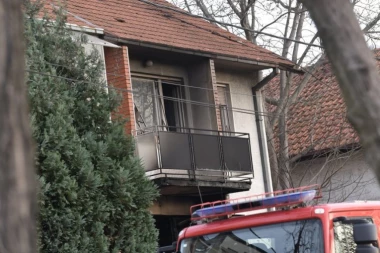 POŽAR U ČAČKU: Vatrogasci se bore sa vatrenom stihijom koja je zahvatila kuću