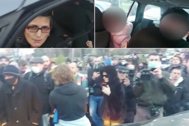 ŠOK SNIMAK! ĐILASOVI HULIGANI BLOKIRALI PROLAZ MAJCI: Molila ih da je puste zbog dece koja plaču - nisu imali milosti!