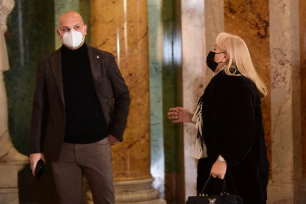 ŠAULIĆI STIGLI DA ODAJU POČAST MRKONJIĆU: Decenijama su PRIJATELJI s njim, a pored Šabana će i POČIVATI!