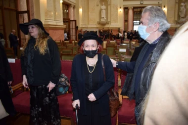 MRKINA SESTRA IMALA MOŽDANI UDAR: Došla da isprati brata na večni počinak, a TUGA je sastavila sa zemljom! (VIDEO)