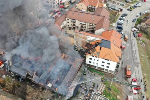 BROJNE VATROGASNE EKIPE I DALJE NA TERENU! U Obrenovcu nakon detonacija i dalje vidljiv gust dim! (FOTO/VIDEO)