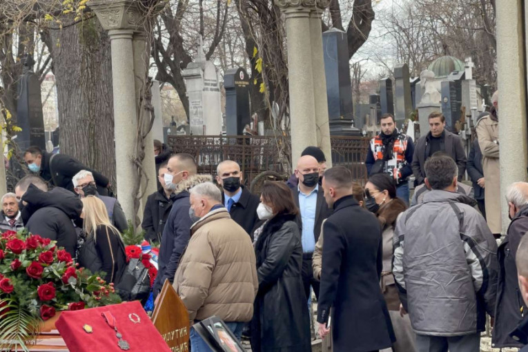 Estrada na sahrani Milutina Mrkonjića