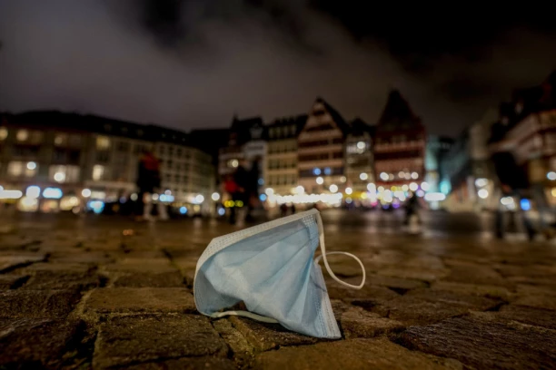 NEVAKCINISANI U LOKDAUNU ZA PRAZNIKE! Dramatičan rast zaraženih izazvao haos, ZA ANTIVAKSERE NEMA PROSLAVE BOŽIĆA I NOVE GODINE!