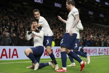 PALI SE KONTEOVA MAŠINA: Totenhem RASTERAO "Pčelice"!