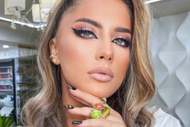 ZGODNA RUMUNKA NE KRIJE: Gledam Novaka kako bi mi bilo bolje!