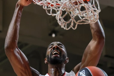 POSLE SAMO NEKOLIKO MESECI: Ostin Holins se VRAĆA u Sankt Peterburg!