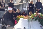 POMEN DŽEJU RAMADANOVSKOM NA NOVOM GROBLJU: Porodica grca u suzama, a došla je i ONA! (FOTO/VIDEO)