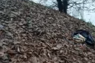 DEMONSTRANTI SPREMILI ORUŽJE: Kod mosta u Šapcu pronađene sekire (VIDEO)