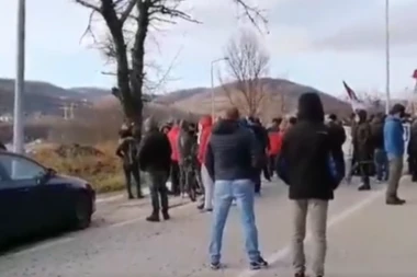 LAŽNI EKOLOZI NI NA BOGA NE MISLE: Čovek krenuo na sahranu oni mu blokirali put! (VIDEO)