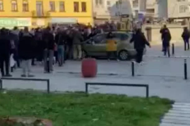 NEČUVENO! Pripadnik romske nacionalosti poveo ćerku u bolnicu, LAŽNI EKOLOZI mu preprečili put! URNISALI ČOVEKU AUTOMOBIL!