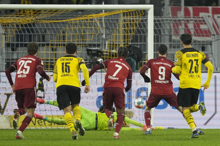 SPEKTAKL I GOLEADA: Bajern u FANTASTIČNOM meču bacio Dortmund na kolena!
