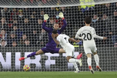 GRAĐANI PONOVO KOLO VODE: Sitijeva TROJKA na Vikaridžu!