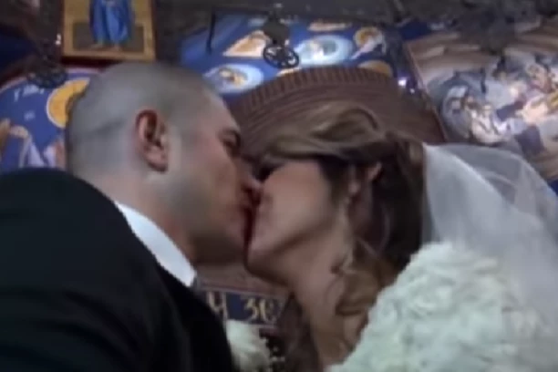 SVI DETALJI RAZVODA NAŠE PEVAČICE: Preko noći im se BRAK srušio, sada je otkriven PRAVI RAZLOG!