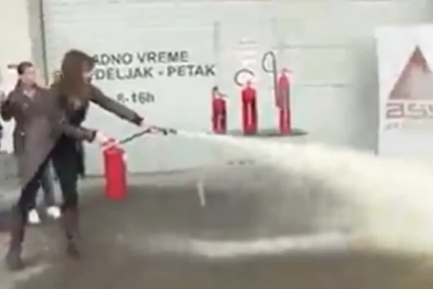 ISTINSKI SE TRUDILA, ALI UZALUDNO: Ova scena iz jutarnjeg programa je postala hit na internetu