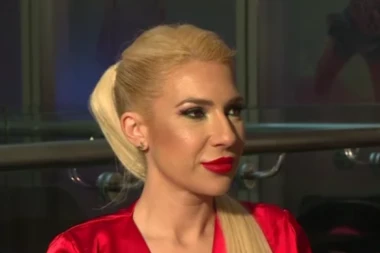 JOVANA JEREMIĆ POKAZALA ROĐENU SESTRU MILICU: Iznenadiće vas njihova SLIČNOST, a onda su zajedno ZAPEVALE (FOTO)