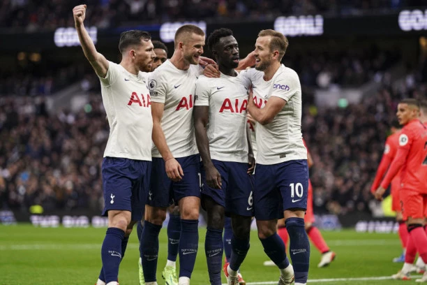 PREMIJER LIGA: Konteov Totenhem GAZI redom, Fred PREKRATIO Junajtedove muke!