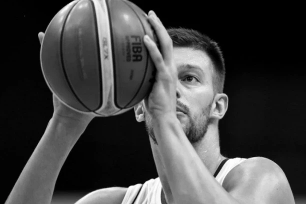 I KAMEN BI ZAPLAKAKO: Poruka koja slama i NAJTVRĐA srca, grčki velikan se oprostio od Stevana Jelovca