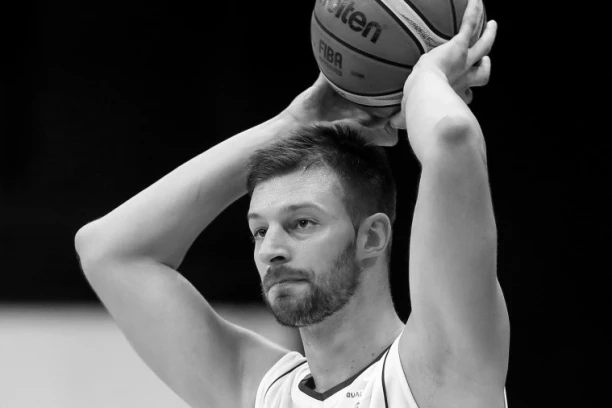 GRCI RASPLAKALI SRBIJU: Veličanstven gest u čast tragično preminulog Stevana Jelovca! (FOTO)