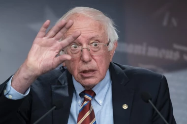 DA LI JE OVO ISTORIJSKI DAN ZA PLANETU? Senator Berni Sanders predstavlja zakon koji bi mogao biti revolucionaran za ceo svet