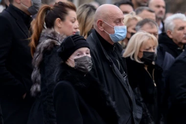 ISPLIVALI NOVI ŠOK DETALJI MRKINOG TESTAMENTA: Komšije sa Vračara razvezale jezik o političarevoj UDOVICI, tražila je i POLICIJA!