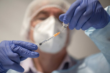 NOVAVAKS VAKCINA ZA ANTIVAKSERE: Evo kako funkcioniše i koje su prednosti ovog cepiva za neodlučne