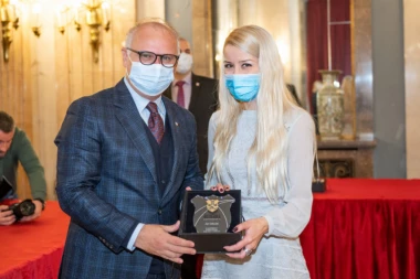 GRAD BEOGRAD ODLIKOVAO KOMPANIJU IMLEK ZA DOPRINOS I IZUZETNO ZALAGANJE U BORBI PROTIV VIRUSA KORONA