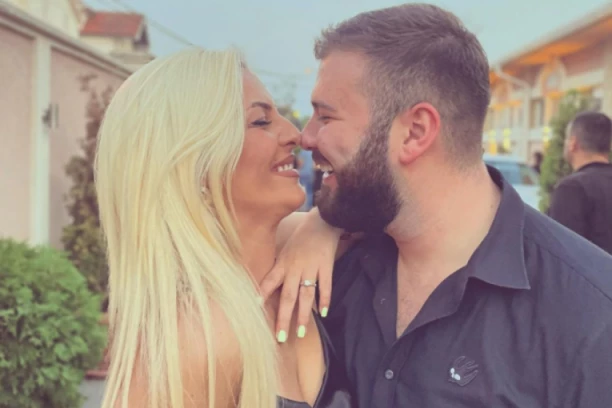 POPULARNI PEVAČ LAGAO SVE NA POČETKU KARIJERE: Danas ga svi VOLE,  a malo ko zna kakvu TAJNU krije!