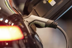 ELEKTRIČNI AUTOMOBILI SVE TRAŽENIJI: Besparica menja tržište!