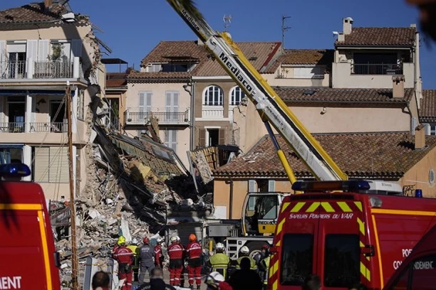 JEZIVA EKSPLOZIJA U STAMBENOJ ZGRADI! Ima mrtvih! Odmah potom usledila još jedna katastrofa!