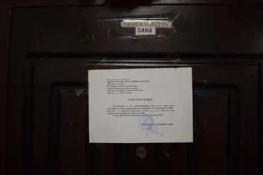 MAJKA I AUTISTIČNI SIN ZAJEDNO SKONČALI! Detalji tragedije u stanu u Ulici braće Jerković! NESREĆNI ČOVEK UMRO NA PODU GDE JE INAČE I SPAVAO!