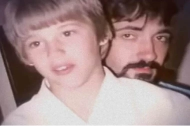 OTAC UBIO PEDOFILA PRED TV KAMERAMA! Sin gledao! POLICIJA URLALA "ZAŠTO GERI, ZAŠTO!?" (UZNEMIRUJUĆI VIDEO)