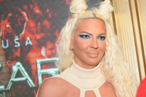 JELENA KARLEUŠA SE OGLASILA POSLE NASILJA KOJE JE PRETRPELA OD DUŠKA I POSLALA JASNU PORUKU: Čuvajte se onih koji se POVRATE od svega! (VIDEO)