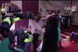 NAZAPAMĆENI LOM U ZADRUZI! Dejan Dragojević SKOČIO na Stefana, Dalila BRANILA BIVŠEG MUŽA, a onda se UMEŠAO I CAR, OBEZBEĐENJE SPREČILO HAOS! (VIDEO)