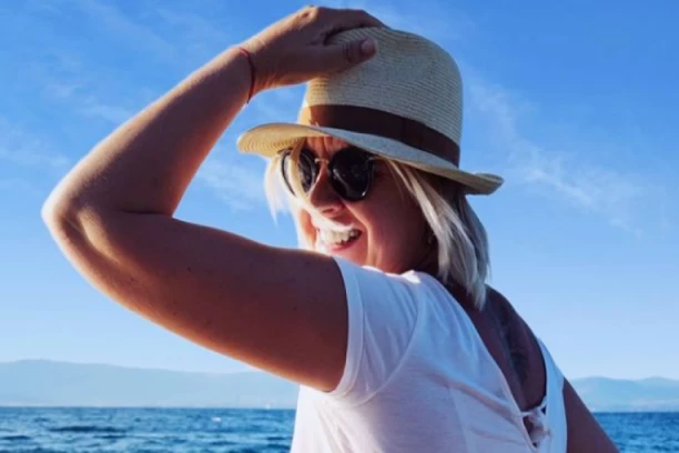 ZNA KOME IDEM PA ME ISPRATIO PESMOM: Danijela Dvornik se EMOTIVNIM rečima prisetila pokojnog supruga! (FOTO)