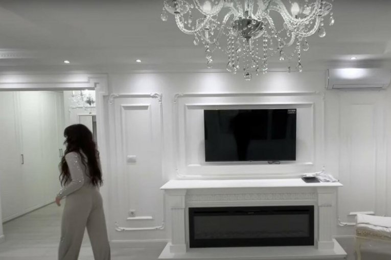 Stanija Dobrojević u dnevnoj sobi