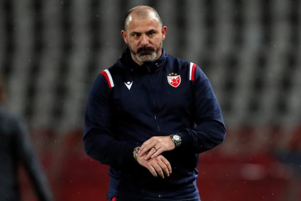 STANKOVIĆ OPREZNO NA TSC: Zvezda s jednim špicem napada polufinale Kupa (SASTAVI)