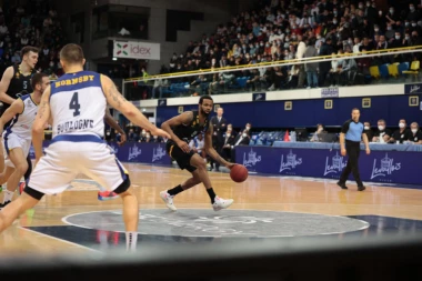 PANTEROV ČAS KOŠARKE U PARIZU: Obradovićeva LEKCIJA Koleu - nova pobeda crno-belih u Evrokupu! (VIDEO)