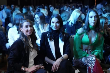 PRVO POJAVLJIVANJE MARIJE KARAN NAKON SKANDALA: Svi su pomno pratili svaki njen KORAK, a mnogima je zapao za oko jedan DETALJ! (FOTO)