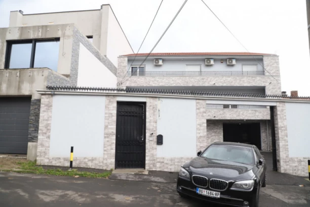 EVO ŠTA JE SVE PRONAĐENO U STANOVIMA VELJE I MARKA:  Zvicer je bogato čašćavao NEVOLJU i ekipu