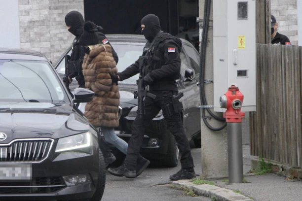 MARETA MESARA ČEKA IZNENAĐENJE DANAS NA SUĐENJU: U Specijalni sud ušetala ona, prati tok suđenja IZA STAKLA!